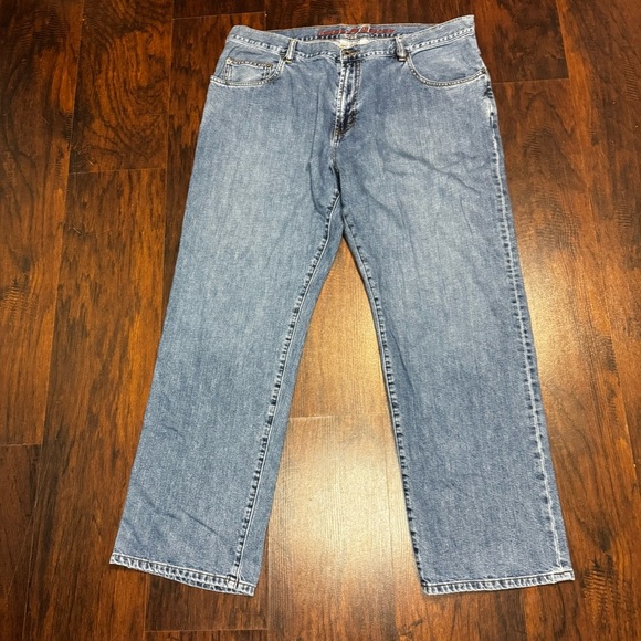 Tommy Bahama “Easy Fit” Classic Blue Denim Jeans 42 x 32 - Picture 1 of 13